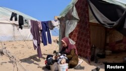 গাজা যুদ্ধে বাড়ি-ঘর হারিয়ে লক্ষ লক্ষ ফিলিস্তিনি রাফাহ'র তাঁবুতে আশ্রয় নিয়েছেন। ফটোঃ ২৬ ফেব্রুয়ারি, ২০২৪। 