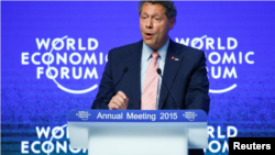 Seth Berkley, PDG de GAVI Alliance lors de la session «Rising to a Global Challenge: The 15th Anniversary of GAVI» dans la station de montagne suisse de Davos, le 22 janvier 2015. REUTERS / Ruben Sprich /