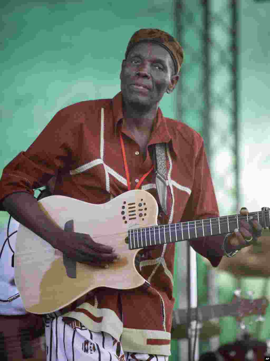 Oliver Mtukudzi