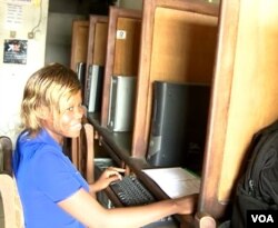 A woman gets online in Buea, Cameroon, after the three-month internet blackout was lifted. (Moki Edwin Kindzeka/VOA)
