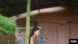 Railyn Gómez, venezolana de 25 años, cuenta a la VOA las precariedades de vivir en una zona rural. [Foto: VOA/Adriana Núñez Rabascall]