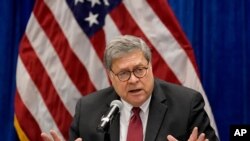 Mantan Jaksa Agung AS, William Barr, berbicara di sebuah diskusi di St. Louis, pada 15 Oktober 2020. Foto diambil saat ia masih masih menjabat sebagai Jaksa Agung. (Foto: AP/Jeff Roberson)