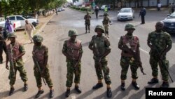 Wasu sojoji kenan ke kokarin tabbatar da tsaro a Nijeriya.