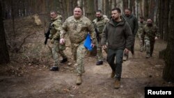 Predsednik Ukrajine Zelenski obilazi vojne položaje u regionu Sumi (Foto: krainian Presidential Press Service/Handout via REUTERS)