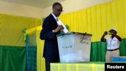 Rwandan President Paul Kagame casts vote during parliamentary election, Kigali, Sept 16, 2013.