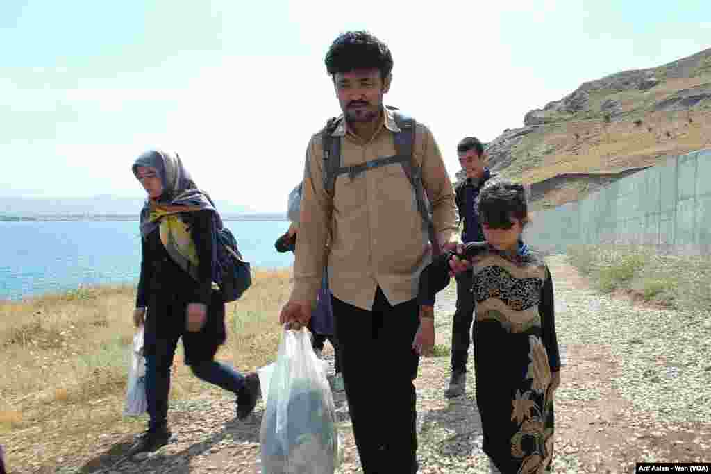 Karwanê Penaberên Afganistanî li Wanê