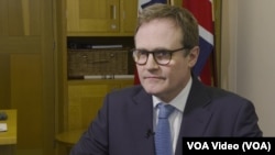 2025年1月28日，英國前安全大臣、英國國會外交事務委員會主席董勤達（又譯湯姆‧圖根哈特, Tom Tugendhat)在倫敦接受美國之音的專訪。