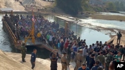 ထိုင်းနိုင်ငံ တော်ဝင်တပ်ဖွဲ့က ထုတ်ပြန်ထားတဲ့ ငွေလိမ်ဂိုဏ်းတွေလို့စွပ်စွဲထားတဲ့နေရာကနေ နိုင်ငံပေါင်း ၂၀ က လူပေါင်း ၂၅၀ ကို မြန်မာနိုင်ငံတွင်း ငွေလိမ်ဂိုဏ်းတွေက ကယ်ထုတ်လာခဲ့တဲ့ မှတ်တမ်းဓာတ်ပုံ။ (ဖေဖော်ဝါရီ ၁၂၊ ၂၀၂၃)