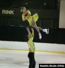 Владислава Рибка з партнером на змаганнях серед юніорів