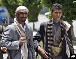 Armed tribesmen, loyal to Sheik Sadeq al-Ahmar, the head of the powerful Hashid tribe, stand guard in a street around al-Ahmar's house, during clashes with Yemeni security forces in Sana'a, June 6, 2011.