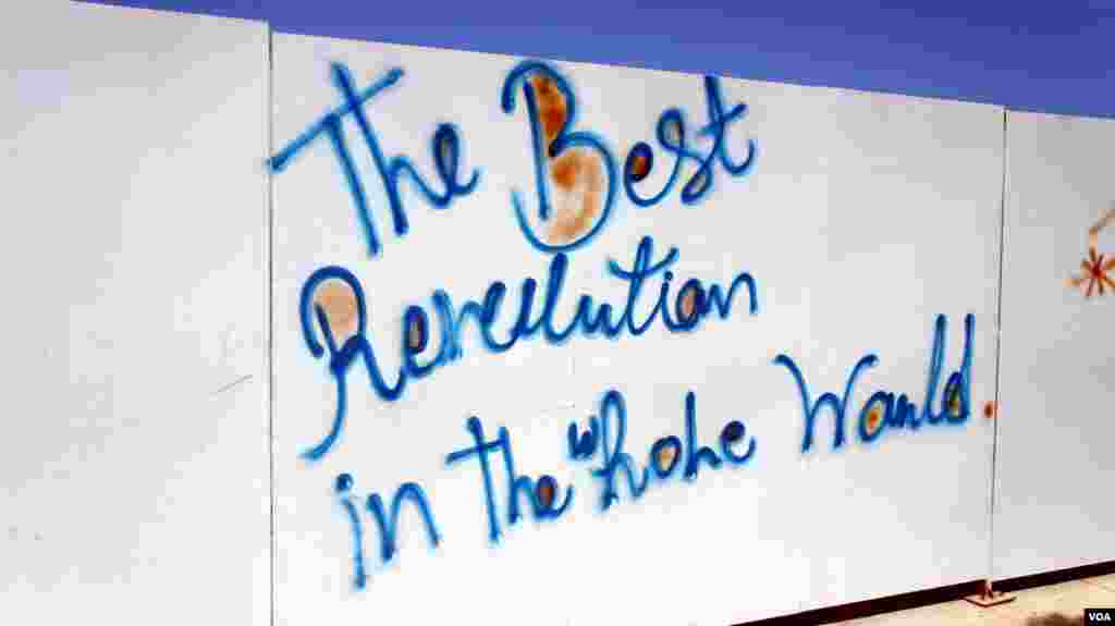 Anti-Gadhafi and proud: Libyans chronicle their uprising in Tripoli. (E. Arrott/VOA)