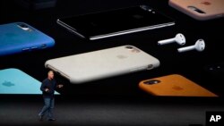 Phil Schiller, Apple's senior vice president of worldwide marketing, talks about the pricing on the new iPhone 7 during an event to announce new products in San Francisco, Sept. 7, 2016.