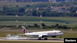 FILE - A Qatar Airways Airbus A350 lands at Paris Charles de Gaulle airport in Roissy-en-France during the outbreak of the coronavirus disease (COVID-19) in France, May 25, 2020. Picture taken May 25, 2020.