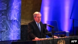 António Guterres, Secretário-Geral das Nações Unidas, discursa no evento de comemoração do Dia Internacional da Mulher no Salão da Assembleia Geral da ONU, a 7 de março de 2025, em Nova Iorque. Fotografia de arquivo