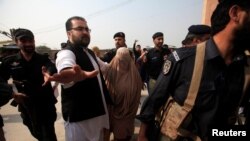 شربت‌گله پس از نیمه‌شب گذشته به افغانستان سپرده شد.