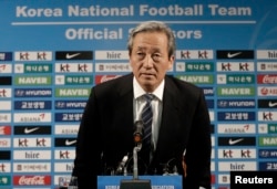 Former FIFA Vice President Chung Mong-joon arrives to hold a press conference in Seoul, South Korea, June 3, 2015.
