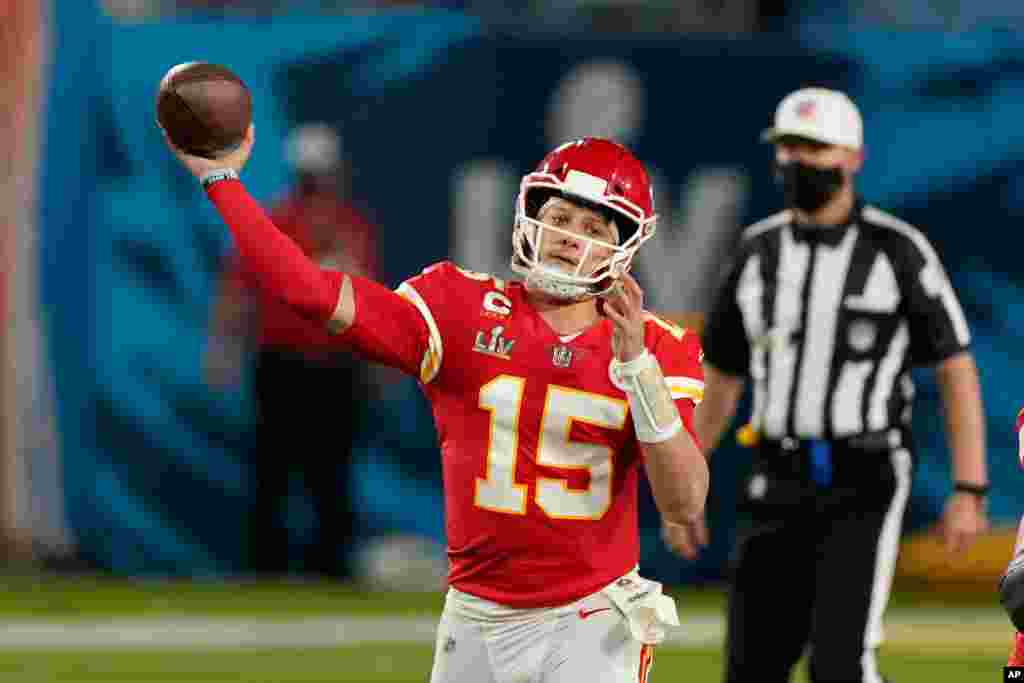 پاتریک ماهومس، «کوارتر بک» جوان کانزاس سیتی چیفز، تیمش را سال گذشته قهرمان کرد و حال به فینال رسیده است. 