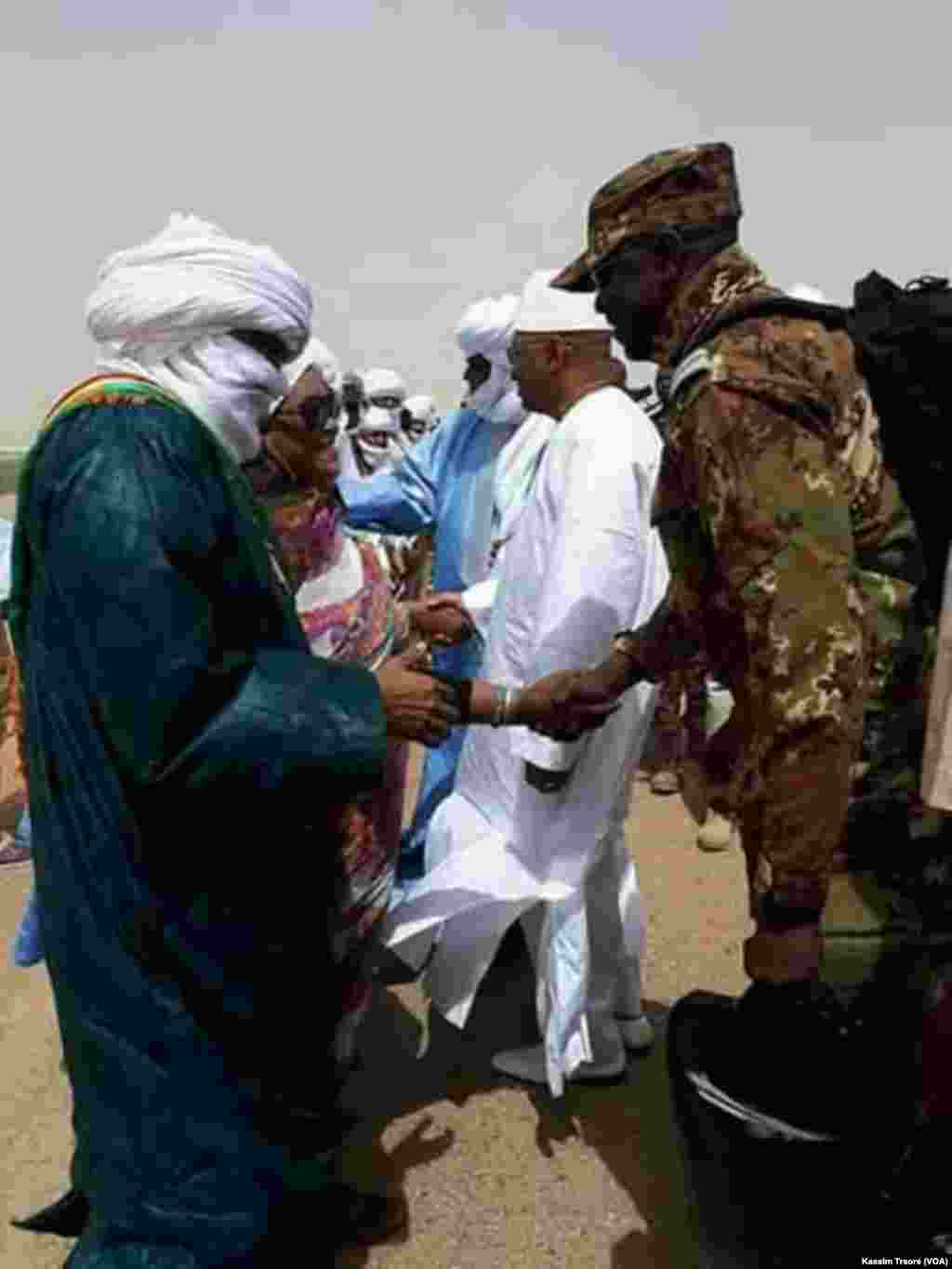 Mali Premier ministre Soumeylou Boubeye Maïga, sera Tessalit, marchi kalo 22, 2018. (VOA/Kassim Traoré)