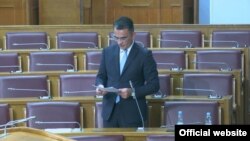 ARHIVA - Crnogorski ministar pravde Vladimir Leposavić govori u Skupštini Crne Gore (Foto: RTCG.me)