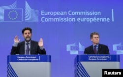 European Union chief negotiator Ignacio Garcia Bercero, left, and U.S. chief negotiator Dan Mullaney speak to reporters after the 12th round of E.U.-U.S. trade negotiations for the Transatlantic Trade and Investment Partnership (TTIP) in Brussels, Belgium, Feb. 26, 2016.