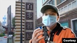 中国独立记者李泽华在武汉实地报道瘟疫灾害后失联。（推特图片）