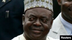 Dr. Babangida Aliyu tsohon gwamnan jihar Neja da ake zargin gwamnatinsa ta ciwo bashi amma ta raba ma kansu kudin