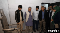 কয়েকজন উপদেষ্টাকে সঙ্গে নিয়ে ‘আয়নাঘর’ (বন্দিশালা) পরিদর্শন করেন প্রধান উপদেষ্টা ড. মুহাম্মদ ইউনূস। ১২ ফেব্রুয়ারি, ২০২৫।
