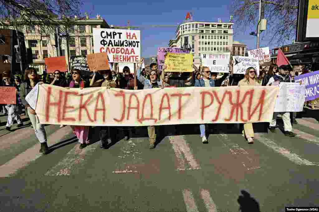 Под мотото &bdquo;Нека јадат ружи&ldquo; се одржа годинешниот осмомартовски протестен марш во Скопје, 2025 година