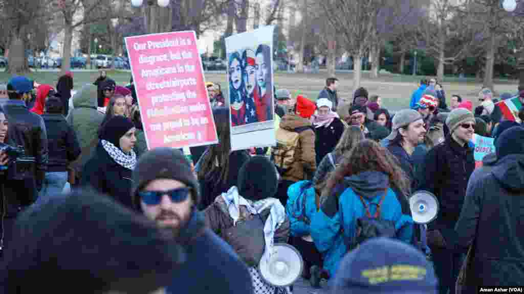 Protesters assembled on the Capitol Hill, Feb. 4, 2017, to protest what they see as a ban on Muslims entering the United States. A contingent of U.S. Capitol police stood ready. (A. Azhar/VOA)