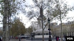 The Place de la Republique in central Paris, where anti-terrorism demonstrations were held last year. (L. Bryant/VOA)