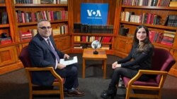 یک نگاه - گفت‌وگو با گیسو نیا