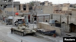 An armored personnel carrier of the Iraqi security forces is seen during clashes with al-Qaida-linked Islamic State in Iraq and the Levantin the city of Ramadi, Iraq, May 12, 2014.