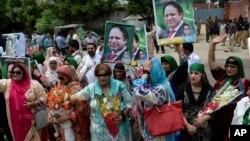 Supporters of Pakistan's jailed ex-Prime Minister Nawaz Sharif gather outside the Adiala jail where he is being held, in Rawalpindi, Pakistan, July 19, 2018.
