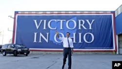 Republican presidential candidate Mitt Romney on campaign trip in Worthington, Ohio, Oct. 25, 2012