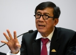 Menteri Hukum dan HAM Yasonna Laoly mendapat sentimen negatif publik terkait pembebasan narapidana dan koruptor.