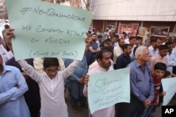 Pakistanis protest to condemn the New Zealand mosque shooting, in Karachi, Pakistan, March 15, 2019.