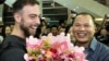 Berkat iPhone Curian, Warga AS-China Terlibat 'Bromance'