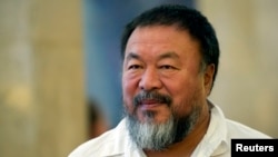Dissident Chinese artist Ai Weiwei arrives at the town hall in Berlin, Germany, Aug. 13, 2015. 