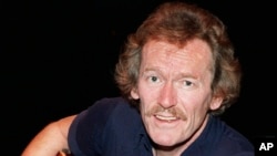 FILE - Singer-songwriter Gordon Lightfoot, strums backstage at the Westbury Music Fair on Sept. 8, 1987, in Westbury, N.Y. Canada's legendary folk singer-songwriter, whose hits include “Early Morning Rain” and “The Wreck of the Edmund Fitzgerald," died on May 1, 2023.