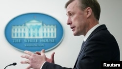 Портпаролката на Белата куќа Карин Жан-Пјер, рече дека двајцата официјални лица разговарале за потребата Израел „да направи повеќе за одржување и проширување на хуманитарната помош во Газа“