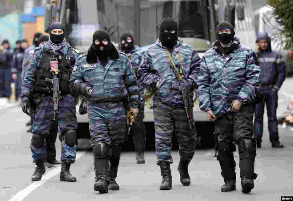 Members of Berkut anti-riot unit prepare to leave their barracks in Kyiv. The heads of four Ukrainian security bodies, including the police's Berkut anti-riot units, appeared in parliament and declared they would not take part in any conflict with the people.
