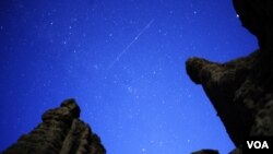 Cada mes de agosto, la trayectoria de la Tierra atraviesa la nube de deslumbrantes partículas.