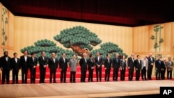 APEC leaders take part in a group photo at the APEC summit in Yokohama, Japan, 13 Nov 2010