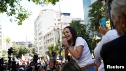 La candidata presidencial de la oposición venezolana, María Corina Machado, se dirige a sus seguidores durante un evento en Caracas, Venezuela, el 23 de enero de 2024.