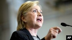 លោកស្រី Hillary Clinton ថ្លែង​សុន្ទរកថា​អំពី​សេដ្ឋកិច្ច ក្នុង​ក្រុង Warren រដ្ឋ Michigan កាលពី​ថ្ងៃទី១១ ខែសីហា ឆ្នាំ២០១៦។