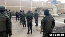 تصویری از حضور نیروهای یگان ویژه مقابل زندان مرکزی اهواز 