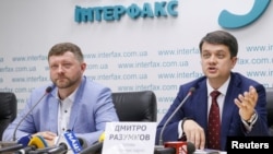 Dmytro Razumkov (R) and Oleksandr Korniyenko, leaders of Ukrainian President Volodymyr Zelenskiy's political party Servant of the People, speak at a news conference in Kyiv, Ukraine, May 27, 2019.
