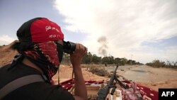 Phe nổi dậy Libya đang tranh thủ sự phối hợp đang ngày càng gia tăng với chiến dịch của NATO để mở hàng loạt các cuộc tấn công