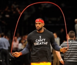 Cleveland Cavaliers forward LeBron James (23) wears an " I Can't Breathe" t-shirt during warm ups prior to the game against the Brooklyn Nets at Barclays Center, Dec 8, 2014.
