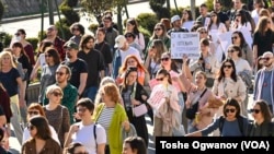 Социјална, економска, политичка правда, родова еднаквост, поголема безбедност, здравство беа побарани на протестeн марш во Скопје, што се одржа по повод Меѓународниот ден на жената, 8ми Март, 2025 година во Скопје